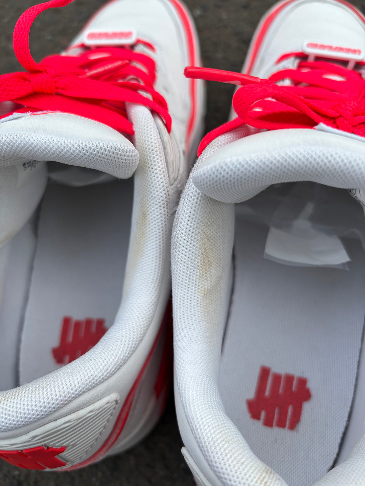 Nike Air Max 90/Undefeated ‘White/Red’ UK9