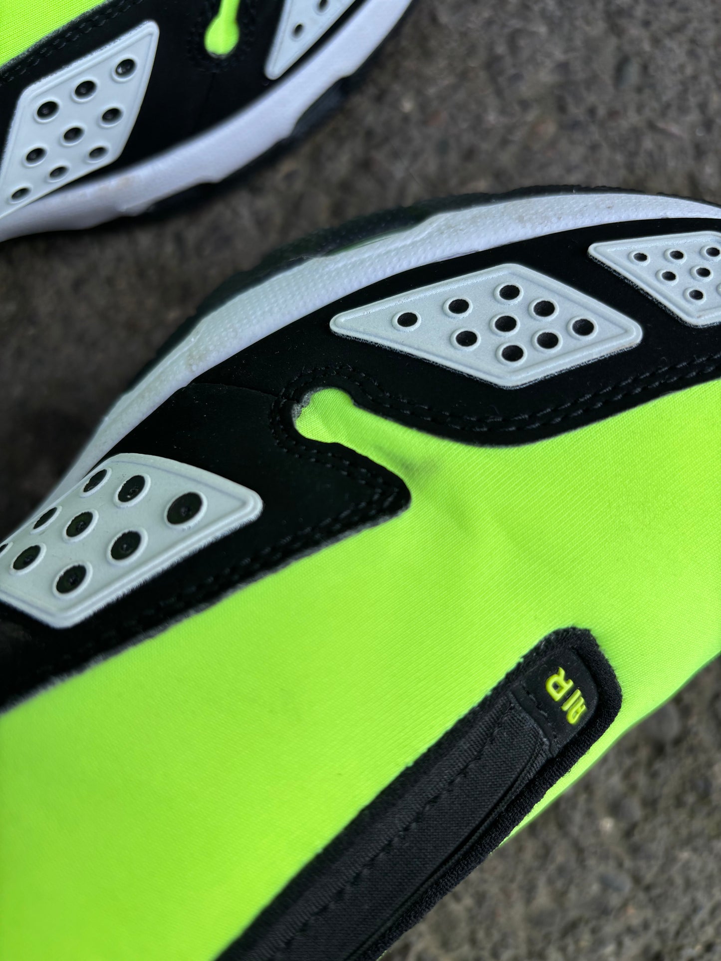 Nike Air Max Sunder 'Volt/Black' UK8