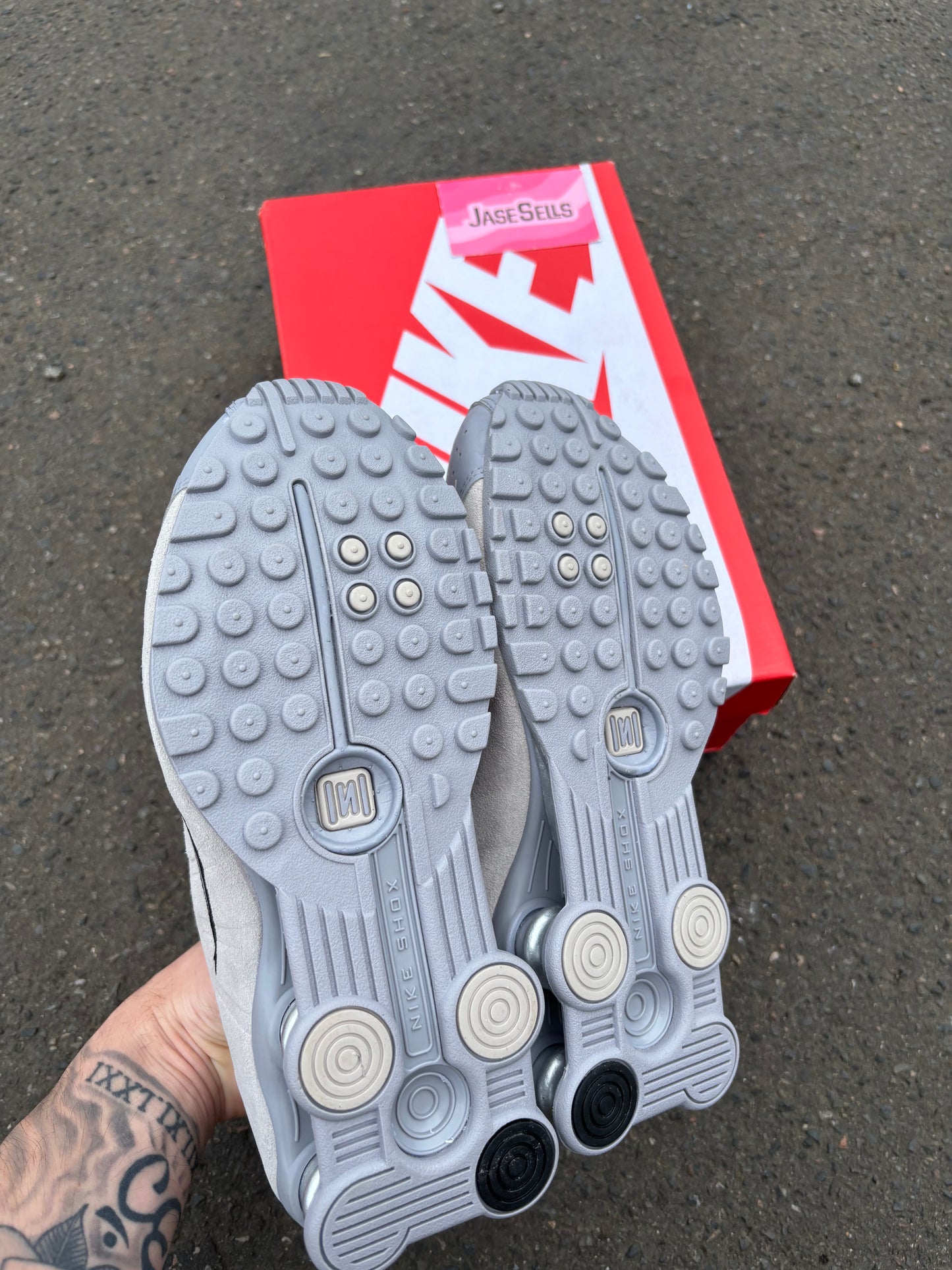 Nike Shox R4 ‘Cement Grey/Black’ UK5W BN