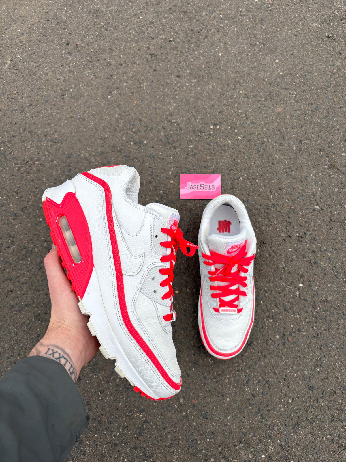 Nike Air Max 90/Undefeated ‘White/Red’ UK9