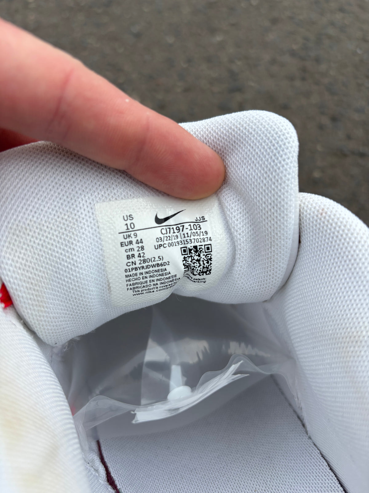 Nike Air Max 90/Undefeated ‘White/Red’ UK9