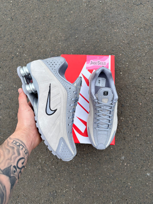 Nike Shox R4 ‘Cement Grey/Black’ UK5W BN