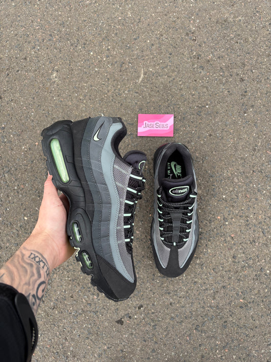 Nike Air Max 95 ‘Vapor Green’ UK8