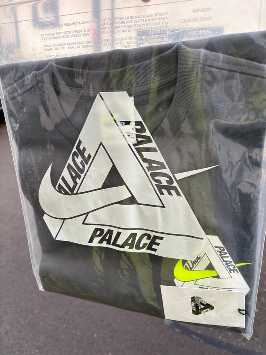 Nike/ Palace Tri Swoosh T-Shirt 'Charcoal' UK L